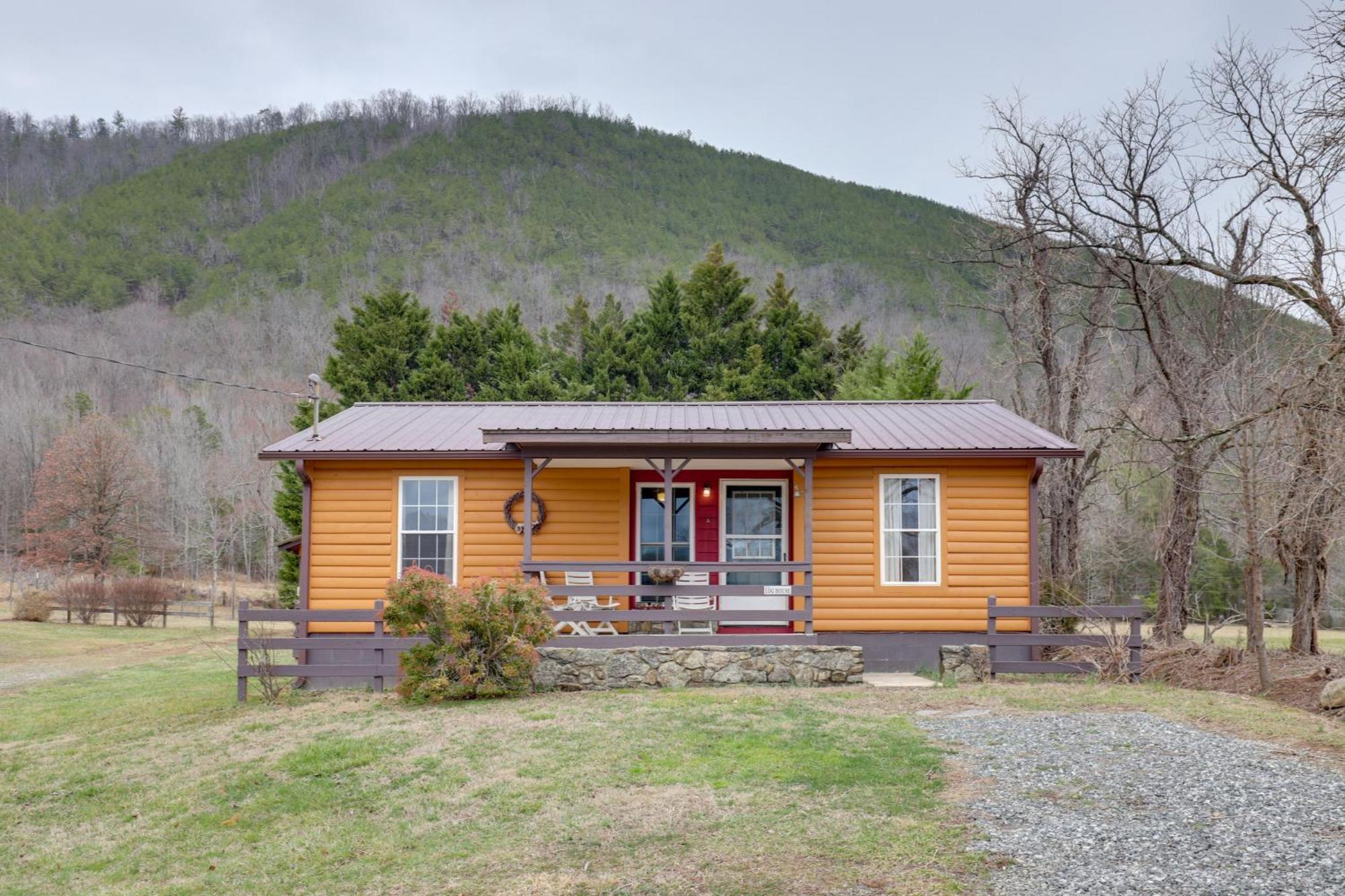 Riverfront Hot Springs Cabin With Private Hot Tub! Екстериор снимка