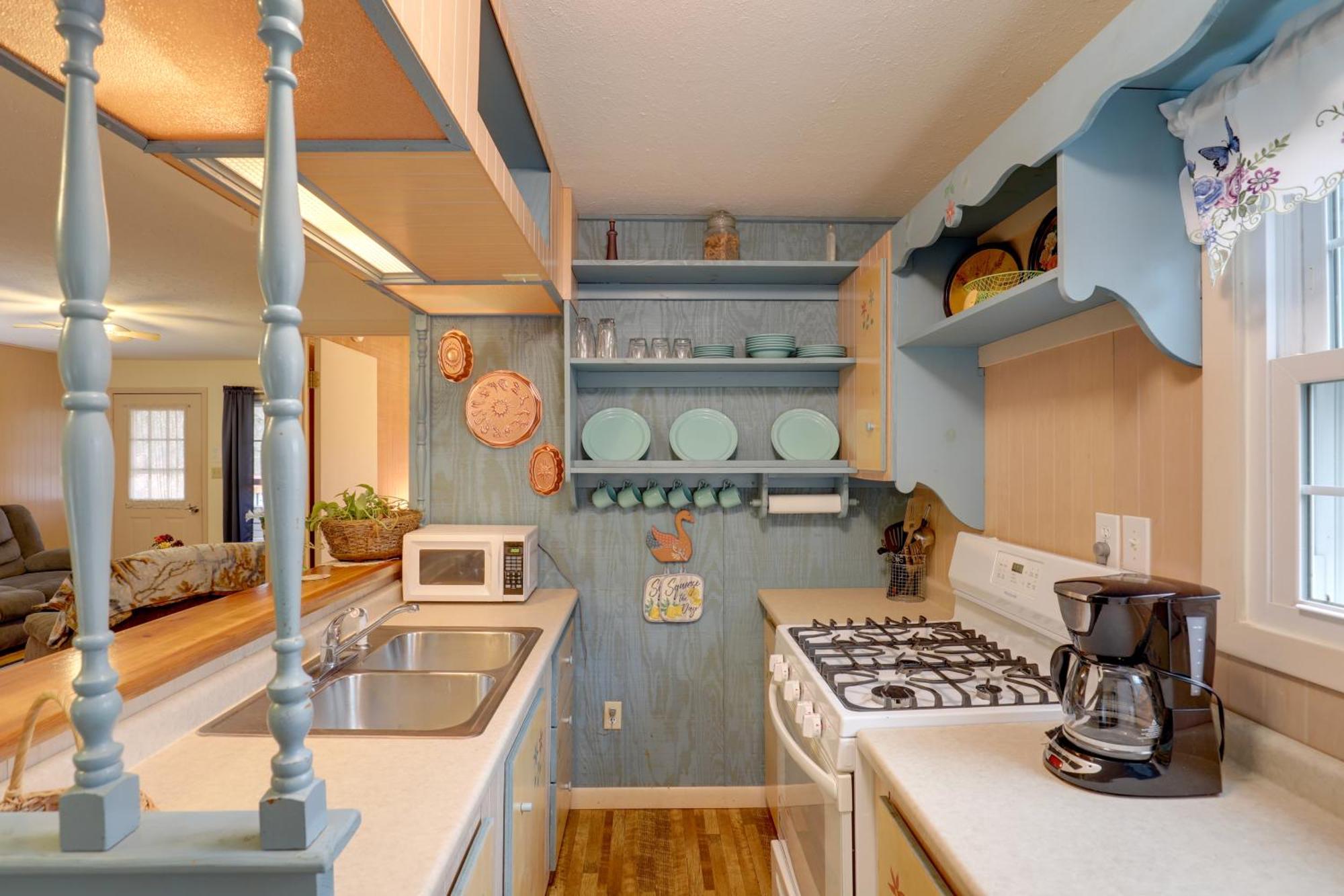 Riverfront Hot Springs Cabin With Private Hot Tub! Екстериор снимка